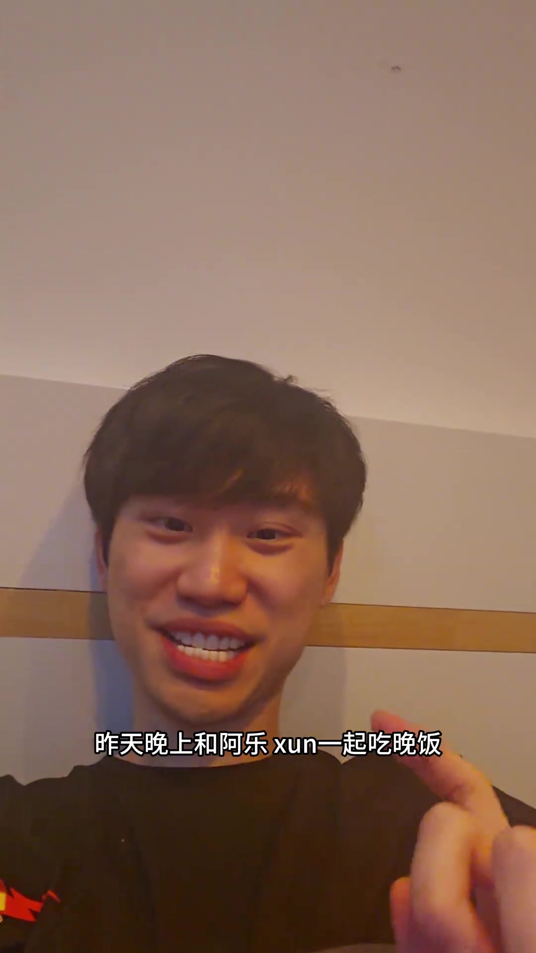 Doinb:蓝总请我们吃巨贵的小龙虾,10只799